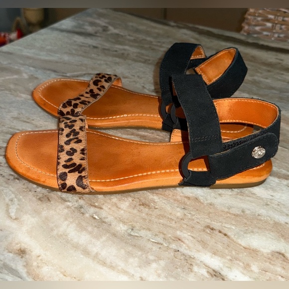 Women’s UGG Rynell leopard leather sandal. Size 8.5 - Picture 7 of 10